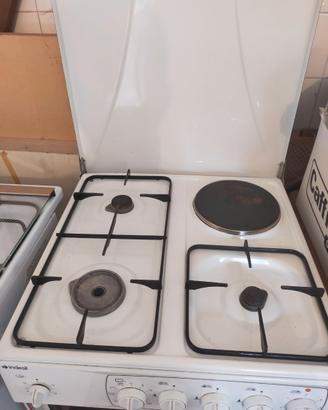 Cucina 3 fuochi piastra elettrica e forno