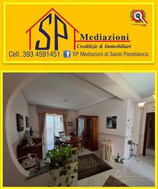 Ampio doppia elevazione grade garage