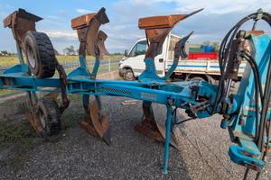 Aratro trivomere usatao marca Occelli