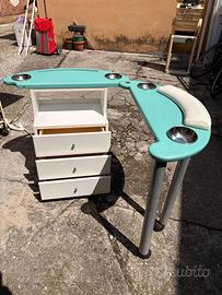 Postazione per la ricostruzione delle unghie