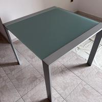 Tavolo quadrato allungabile in vetro e metallo 90