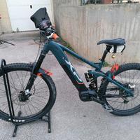 per problemi a un polso 