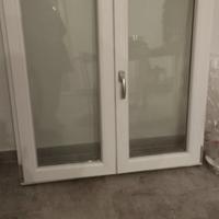 FINESTRA CON ZANZARIERA