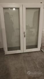 FINESTRA CON ZANZARIERA