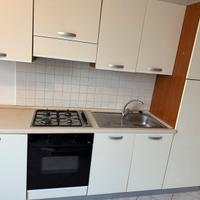 Cucina completa con elettrodomestici