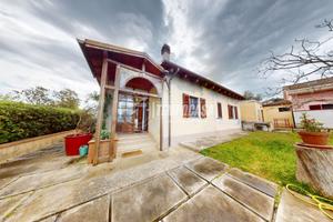Villa indipendente con 3000 mq di terreno, mansard