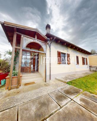 Villa indipendente con 3000 mq di terreno, mansard