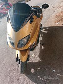 Yamaha T Max - 2004