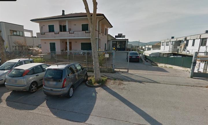 Laboratorio artigianale con uffici