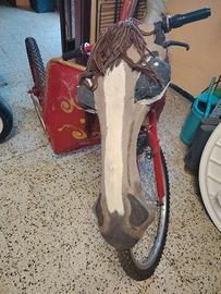 Bici fatta a mano senza pedali