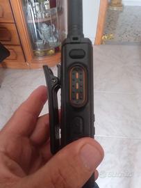 Ricetrasmittente che si collega per tutto il mondo