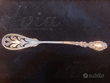 stupendo cucchiaio traforato argento Sterling 
