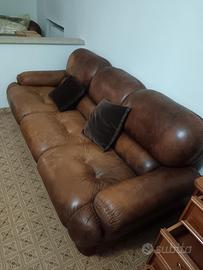 Divano vintage in pelle con poltrone 