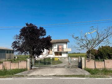 Copparo RIF.40 A 4 km villa indipendente