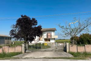 Copparo RIF.40 A 4 km villa indipendente