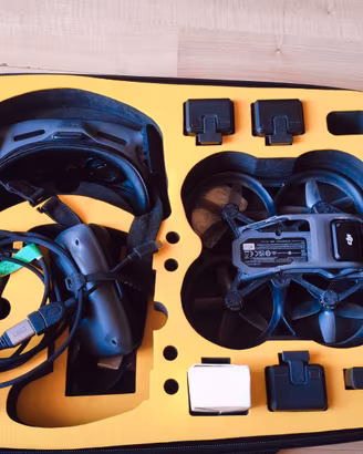 DJI Avata + Goggles 2 + RC Motion 2 + 3 batterie