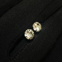 Orecchini tondi con diamante