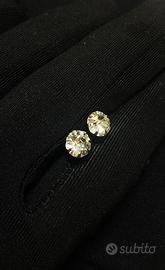 Orecchini tondi con diamante