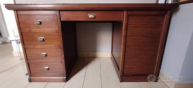 scrivania in stile antico