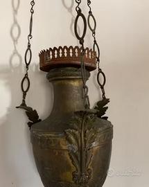 Antico lampadario da soffitto in ottone