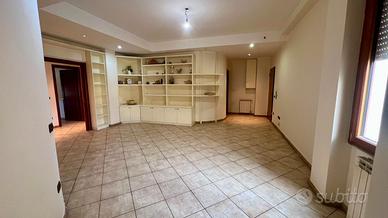Quartu Viale Colombo ampio quadrivano ristrutturat