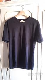 maglietta nera marca Authentic clothing company 