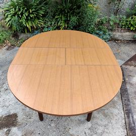 Tavolo in formica a Roccalbegna (GR)