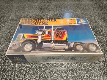 Model kit Camion Freightliner Aerodyne Italeri 785