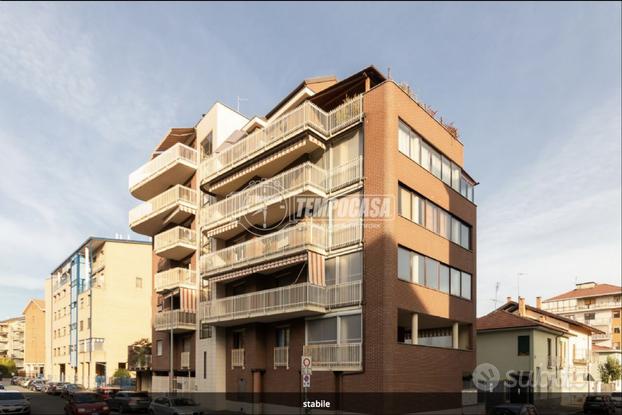 Quattro Locali con terrazzo Via Colonna 28, Rebaud