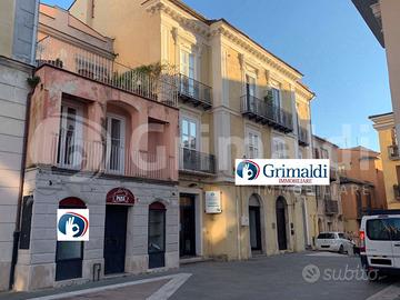 Locale commerciale - Piazza Roma