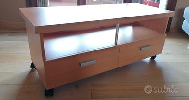 Mobile per televisione con rotelle