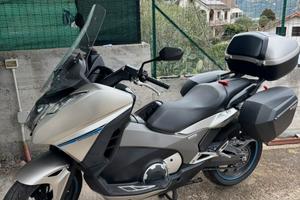 Honda Integra 750 S