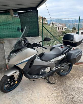 Honda Integra 750 S