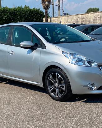 Peugeot 208 1.4 HDi 68 CV 5 porte Allure
