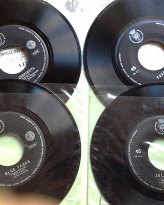 Quattro dischi in vinile del 1965  con 8 ballabili