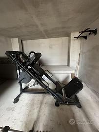 Macchina palestra pressa gambe inclinata