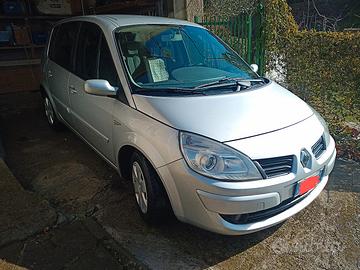 Scenic marciante ma da riparare