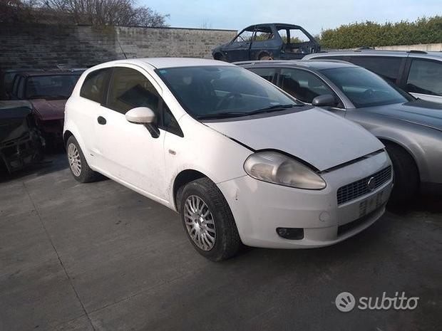 Fiat Grande Punto Van TD Demolita - Per Ricambi