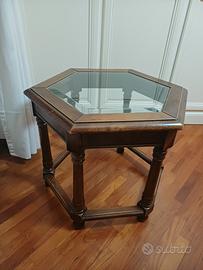 Tavolino da salotto in noce con piano in cristallo