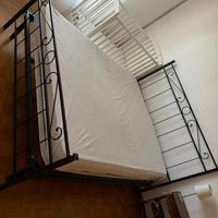 Letto in ferro abbattuto