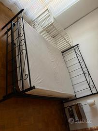 Letto in ferro abbattuto