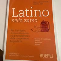 Latino nello zaino