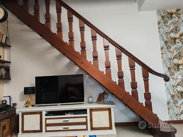 Scala per interni in legno massello