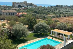 Estate in piscina ad ardore