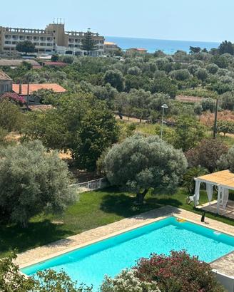 Estate in piscina ad ardore