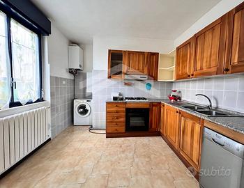 Appartamento parzialmente arredato