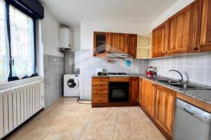 Appartamento parzialmente arredato