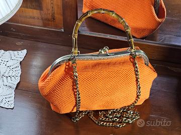 Borsa bauletto uncinetto arancio manico bamboo