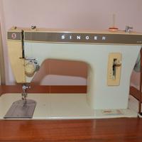 Macchina da cucire Singer vintage con mobile