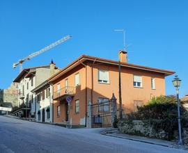 Casa in linea di testa